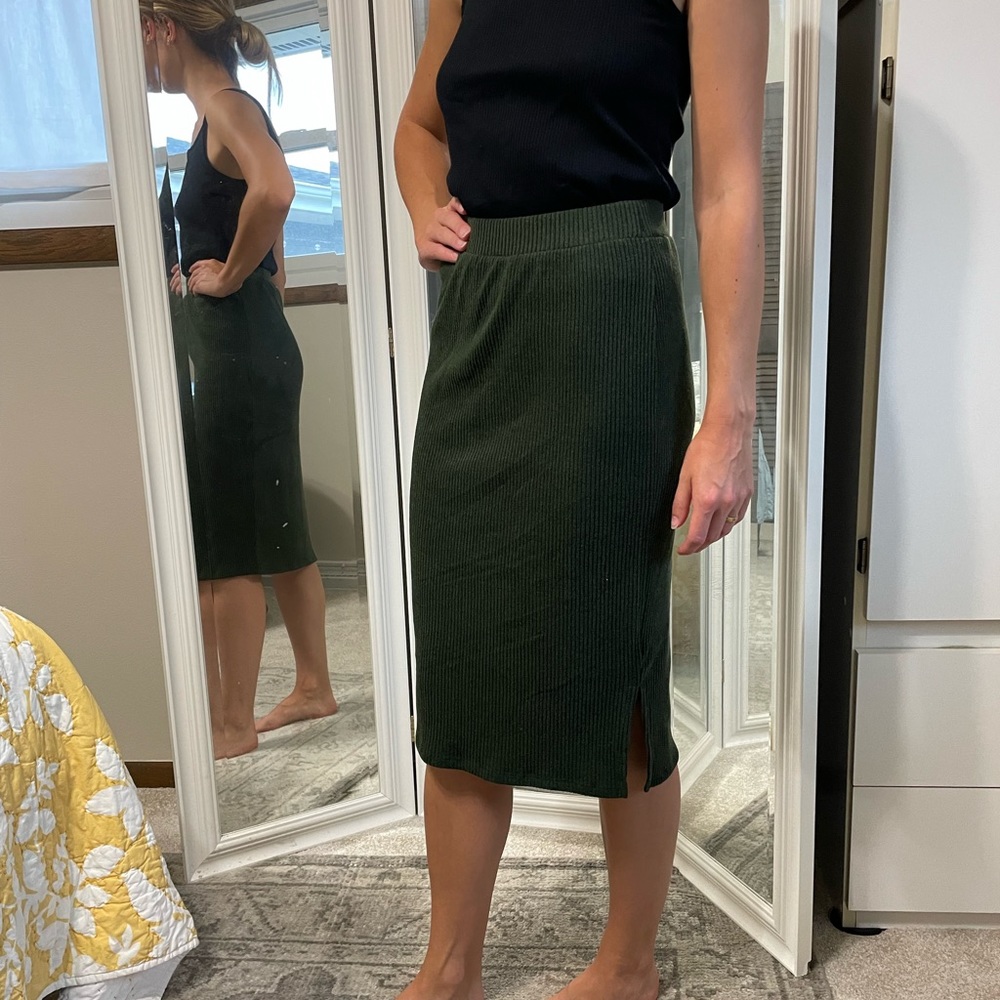 Old Navy Ribbed Knit Pencil Skirt